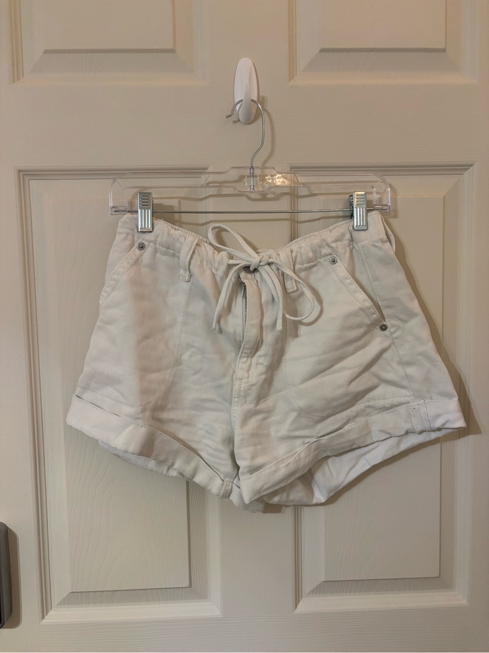 Women’s White Drawstring Linen-Blend Shorts